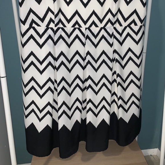 Chevron Striped Dress - Picture 3 of 7